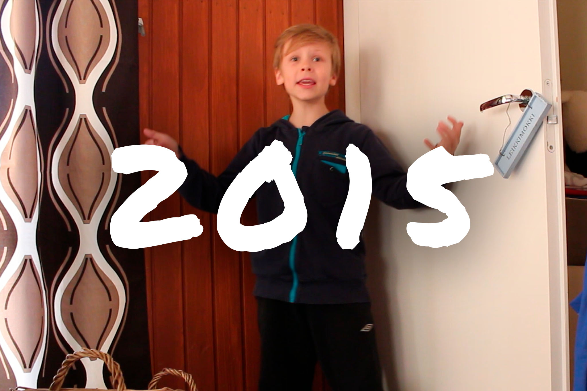 Aloitin video- ja valokuvaus harrastuksen vuonna 2015. Valokuvassa kuvankaappaus vuoden 2015 sketsistä.